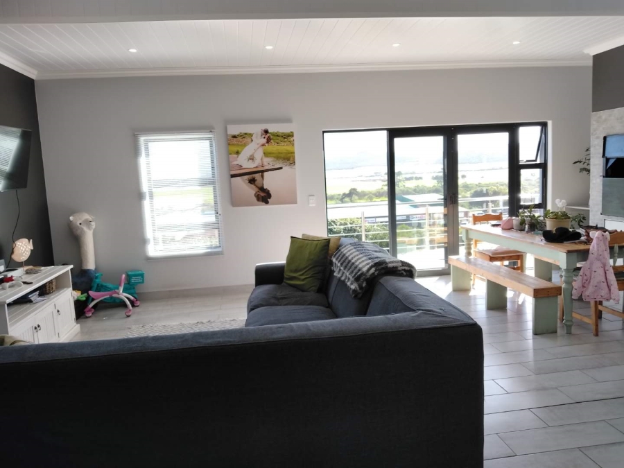 To Let 3 Bedroom Property for Rent in Fraaiuitsig Western Cape